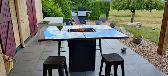 Barbecue Rectangulaire plateau verre noir en action